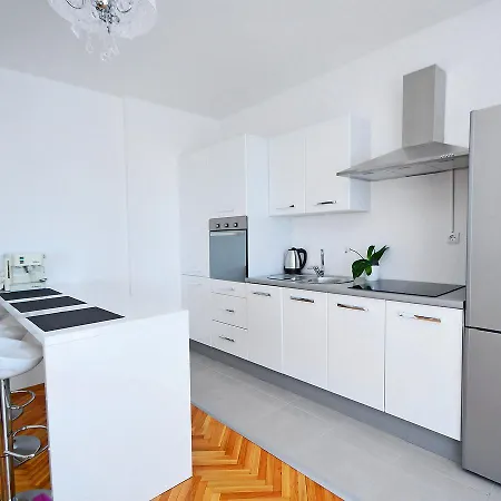 Tonmar Apartment